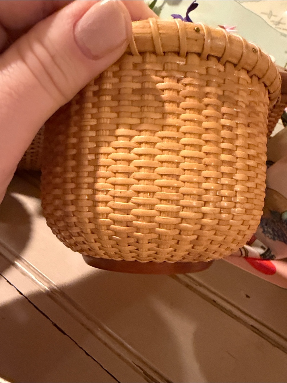 Nantucket basket hand woven signed with ivory shell top - Picture 4 of 15